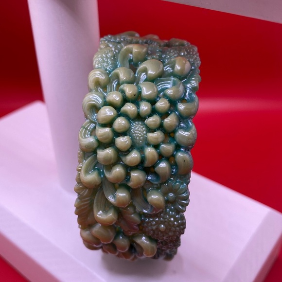 Antique Vintage Early Plastic Faux Bone Horn Celluloid Carved Floral Bangle - Picture 9 of 10